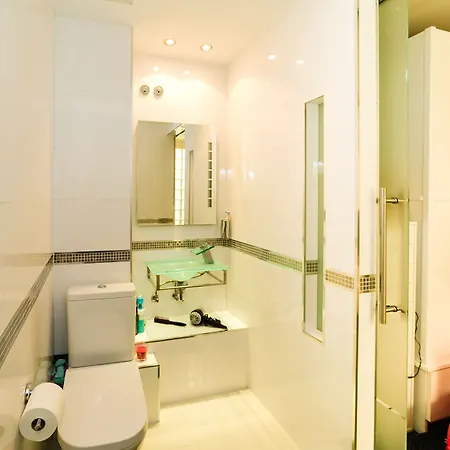 3 Bedrooms Luxury Penthouse With Views. The Location In Málaga