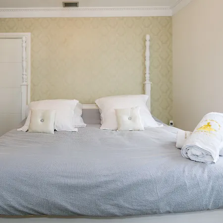 3 Bedrooms Luxury Penthouse With Views. The Location In Apartment *