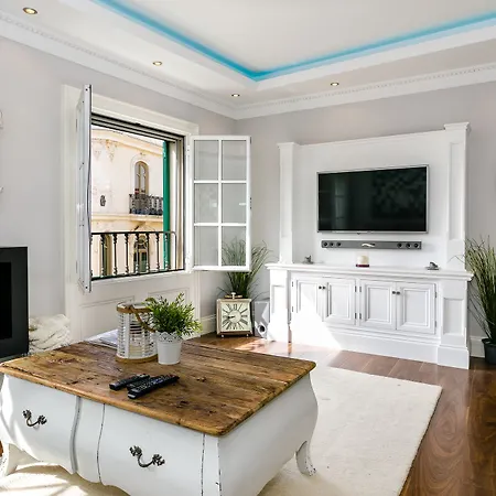 3 Bedrooms Luxury Penthouse With Views. The Location In Malaga