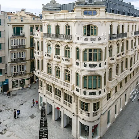 3 Bedrooms Luxury Penthouse With Views. The Location In *