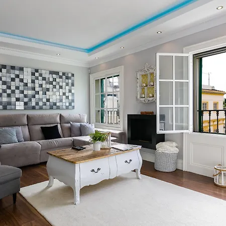 Apartament 3 Bedrooms Luxury Penthouse With Views. The Location In *