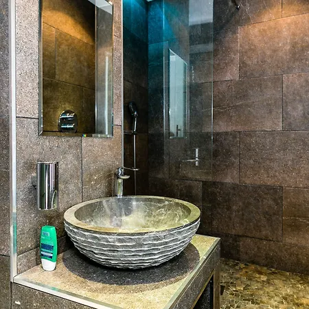 3 Bedrooms Luxury Penthouse With Views. The Location In Apartament *